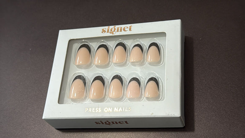 Signet Instant Manicure Press On Nails