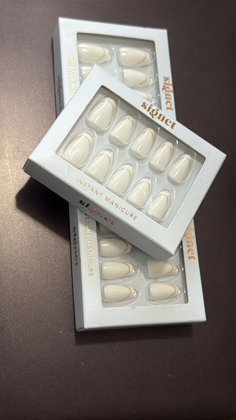Signet Instant Manicure Press On Nails Fine Line