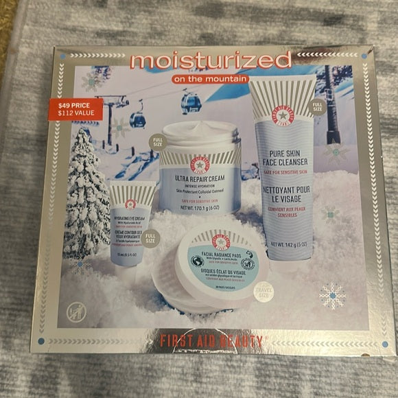 First Aid Beauty Fab Moisturized On The Mountain Kit - 4pc