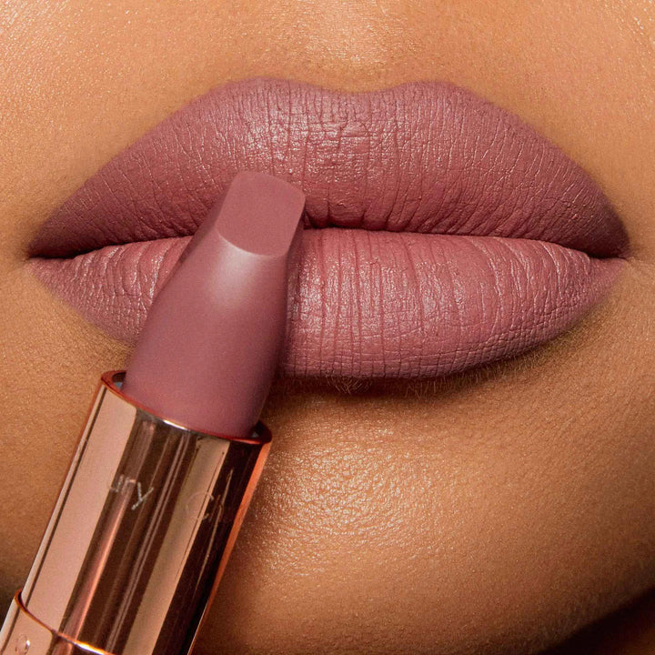 Charlotte Tilbury LOOK OF LOVE LIPSTICK MATTE REVOLUTION - Very Victoria