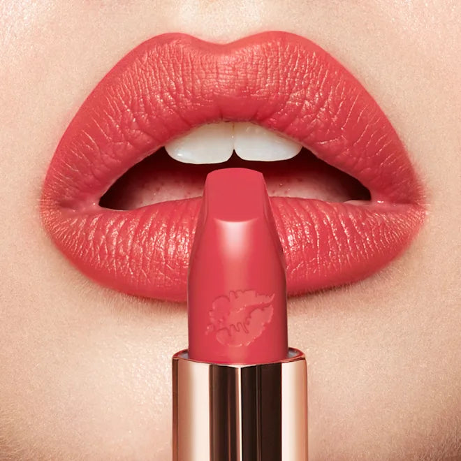 Charlotte Tilbury LOOK OF LOVE LIPSTICK MATTE REVOLUTION - Carinas Star
